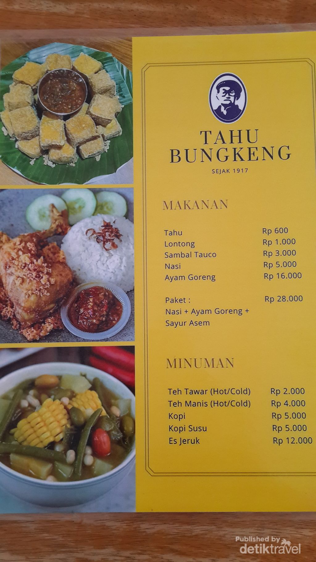 Makan tahu bungkeng lebih nikmat dan kenyang ditambah dengan lontong dan sambal tauco.\