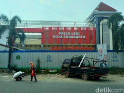 Nyaris Rampung! Proyek Pasar Legi Solo Kini Tampak Berlatar Merah