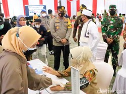 Ribuan Santri Jadi Sasaran Vaksinasi COVID-19 di Jombang