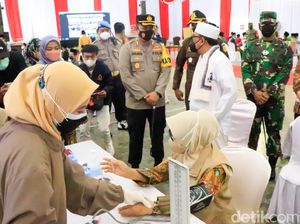 Ribuan Santri Jadi Sasaran Vaksinasi COVID-19 di Jombang Ribuan Santri Jadi Sasaran Vaksinasi COVID-19 di Jombang