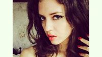 7 Foto Terapis Cantik yang Praktek Tanpa Busana untuk Bantu Pria Lebih Fokus