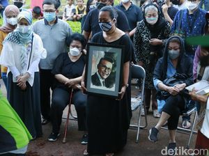 Anak Terpukul Koes Hendratmo Meninggal Dunia Tanpa Pendamping Anak Terpukul Koes Hendratmo Meninggal Dunia Tanpa Pendamping