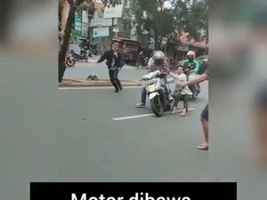 Detik-detik Debt Collector Rampas Motor Ojol hingga Korban Terseret Detik-detik Debt Collector Rampas Motor Ojol hingga Korban Terseret