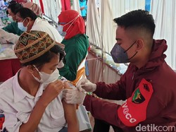 Vaksinasi COVID-19 di Banyuwangi Sasar Pesantren dan Rumah Ibadah