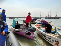 Vaksinasi dan Sembako untuk Warga Pesisir Gresik