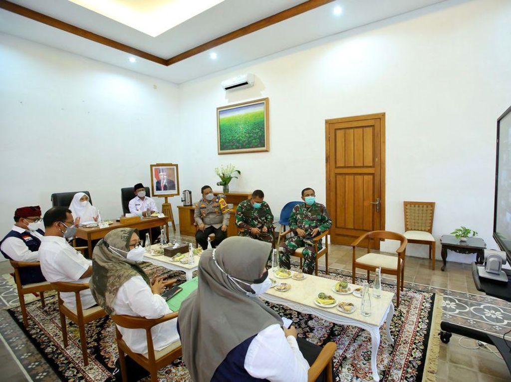 Ekonomi UMKM Banyuwangi Tak Lepas dari Pariwisata, Ini Pesan Bupati Ipuk Ekonomi UMKM Banyuwangi Tak Lepas dari Pariwisata, Ini Pesan Bupati Ipuk