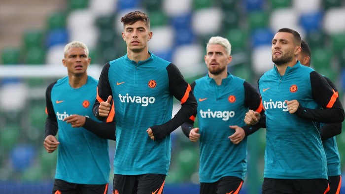 BELFAST, NORTHERN IRELAND - AUGUST 10: Kai Havertz and Mateo Kovacic of Chelsea run on during a Chelsea FC Training Session ahead of the UEFA Super Cup 2021 match between Chelsea FC and Villarreal at Windsor Park on August 10, 2021 in Belfast, Northern Ireland. (Photo by Catherine Ivill/Getty Images)