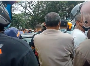 Tegang! Keributan Antara Debt Collector dan Pemilik Mobil di Palembang