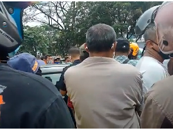 Tegang! Keributan Antara Debt Collector dan Pemilik Mobil di Palembang