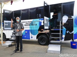 Ganjar Kenalkan Bus Vaksin di Borobudur, Ini Alasannya