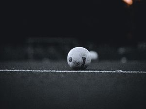 Parah! Pesepakbola Pria Pukul Wasit Perempuan dari Belakang Parah! Pesepakbola Pria Pukul Wasit Perempuan dari Belakang