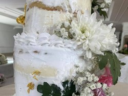 Beli Kue Pengantin Rp 3,4 Juta, Pasangan Ini Dapat Kue Meleleh