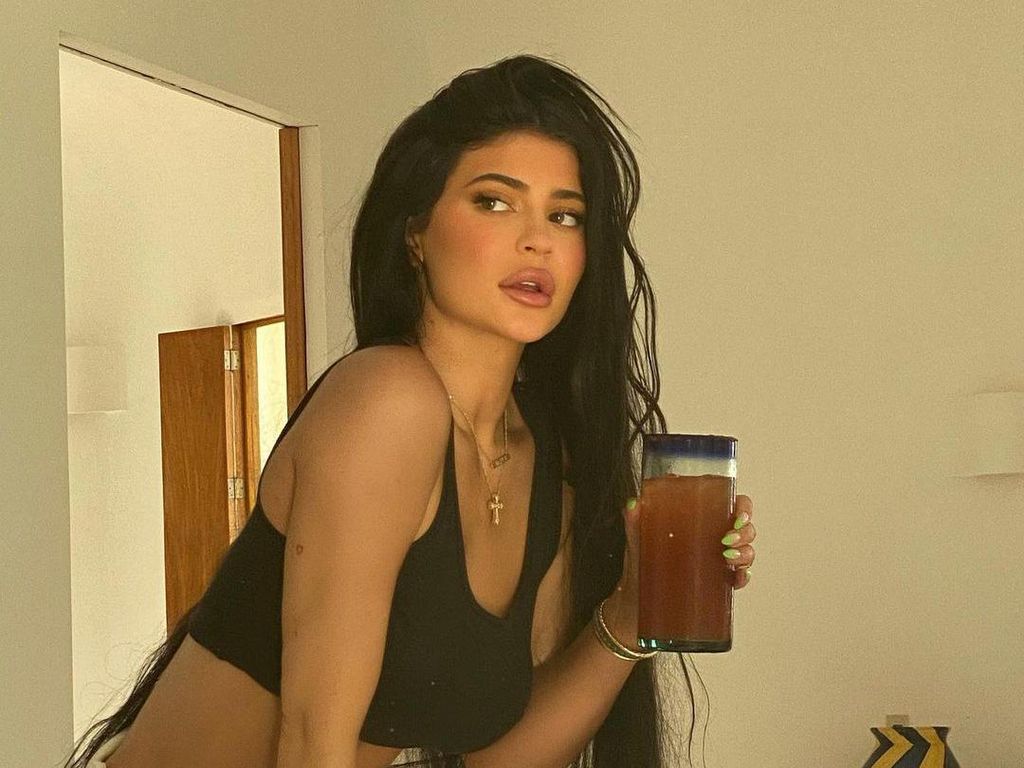 Kylie Jenner Hamil, Model Cantik Ini Doyan Es Kopi dan Grapefruit