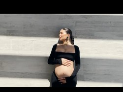 Kylie Jenner Pertama Kali Pamer Baby Bump Kehamilan ke-2, Ini Momen Harunya