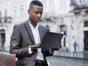 Lenovo Bikin Chromebook Mewah dengan Layar OLED Lenovo Bikin Chromebook Mewah dengan Layar OLED