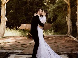 Potret Pernikahan Lily Collins dan Charlie McDowell Potret Pernikahan Lily Collins dan Charlie McDowell