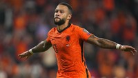 Depay sudah kemas 106 penampilan untuk Timnas Belanda sejak debut di tahun 2013. Sampai mana Depay bisa menambah catatan gol dan assist? (AP/Peter Dejong)