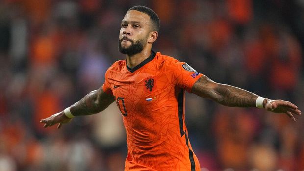 Memphis Depay of the Netherlands celebrates scoring his side's first goal during the World Cup 2022 group G qualifying soccer match between the Netherlands and Montenegro at the Philips stadium in Eindhoven, Netherlands, Saturday, Sept. 4, 2021. (AP Photo/Peter Dejong)