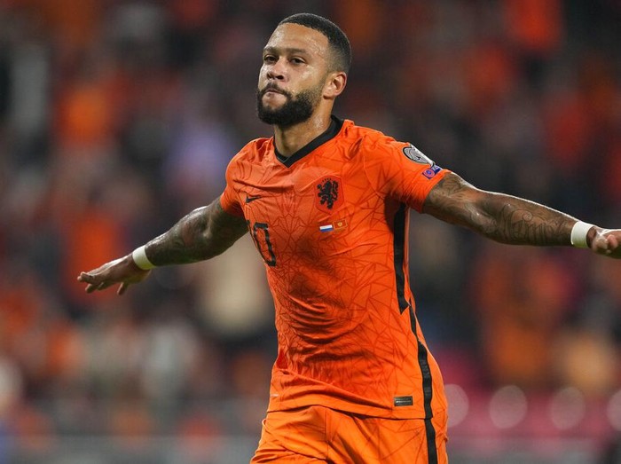 Memphis Depay of the Netherlands celebrates scoring his side's first goal during the World Cup 2022 group G qualifying soccer match between the Netherlands and Montenegro at the Philips stadium in Eindhoven, Netherlands, Saturday, Sept. 4, 2021. (AP Photo/Peter Dejong)