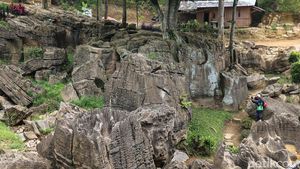 Cobain, Yuk! Menapakkan Kaki ke Gua Garunggang di Sentul