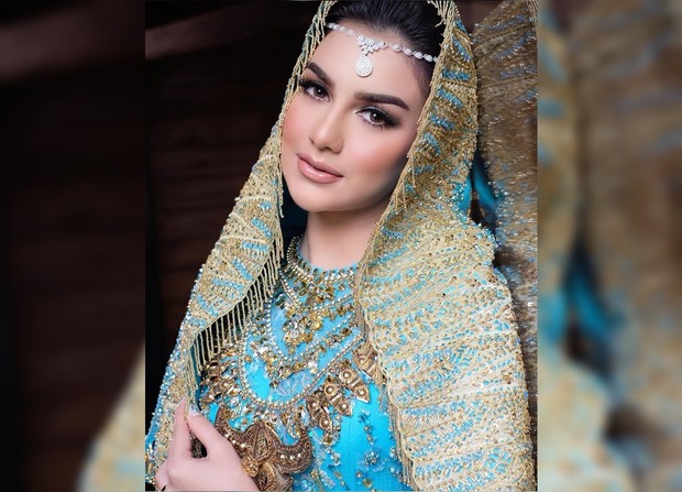 Seleb Indonesia yang menggunakan makeup pernikahan karya Bennu Sorumba