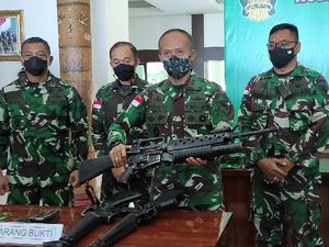 Pangdam Ungkap Teroris KKB Papua Bawa 5 Senpi Buatan AS dari PNG Pangdam Ungkap Teroris KKB Papua Bawa 5 Senpi Buatan AS dari PNG