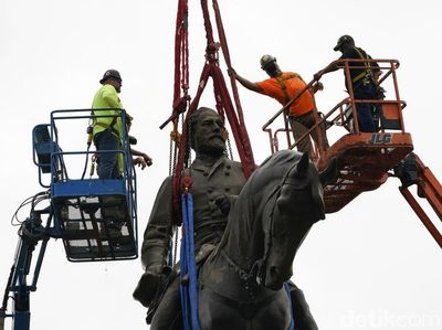 Patung Tokoh Perbudakan AS, Robert Lee Dibongkar
