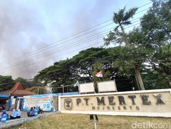 Pabrik Kain PT Mertex di Mojokerto Terbakar, Warga Dengar Ledakan