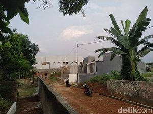 Lurah Serua Tangsel soal Masalah Tembok Perumahan: Warga Harus Kompromi