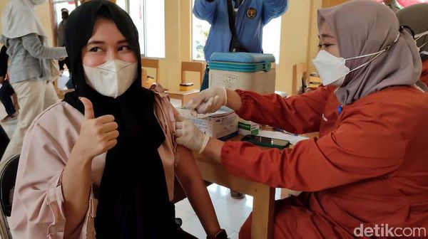 Vaksinasi COVID-19 di Ciamis Sasar Warga hingga Santri