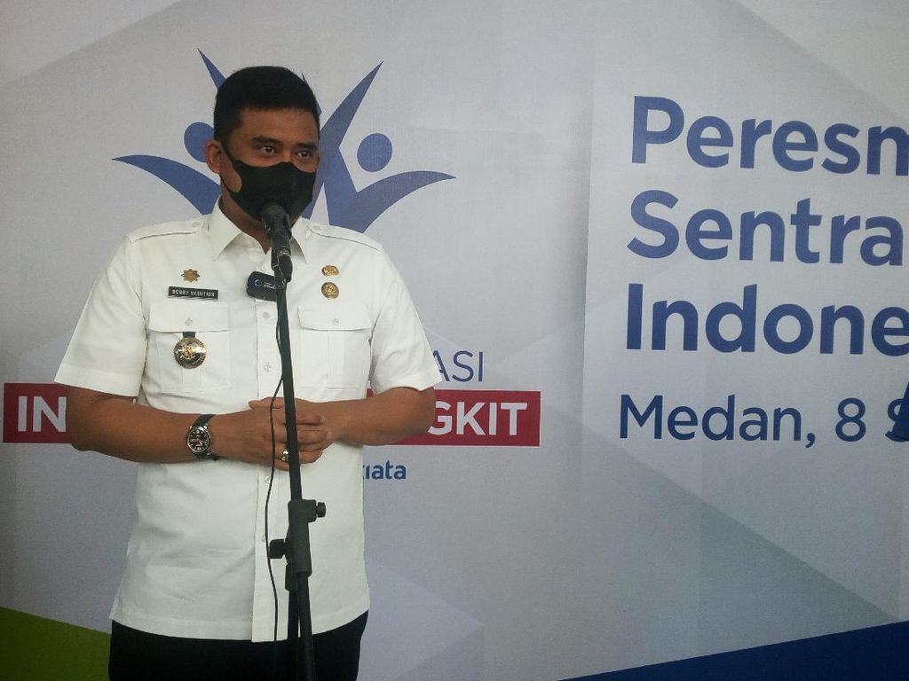 Gebrakan Bobby Tunjuk Tukang Kukur Kelapa Jadi Dirut PD Pasar Medan Gebrakan Bobby Tunjuk Tukang Kukur Kelapa Jadi Dirut PD Pasar Medan