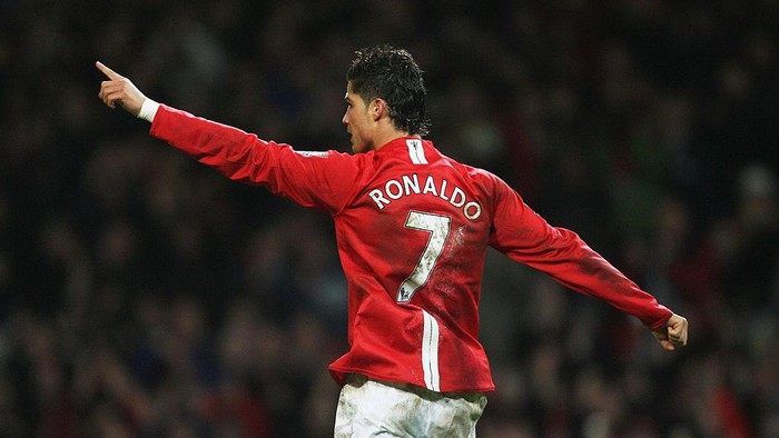 MANCHESTER, UNITED KINGDOM - JANUARY 12:  Cristiano Ronaldo of Manchester celebrates after scoring his teams third goal during the Barclays Premier League match between Manchester United and Newcastle United at Old Trafford on January 12, 2008 in Manchester, England.  (Photo by Alex Livesey/Getty Images)
