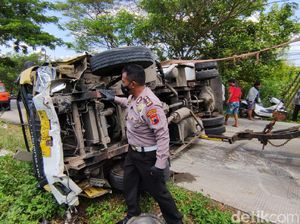 4 Orang Tewas dalam Kecelakaan Beruntun di Sigar Bencah Semarang 4 Orang Tewas dalam Kecelakaan Beruntun di Sigar Bencah Semarang