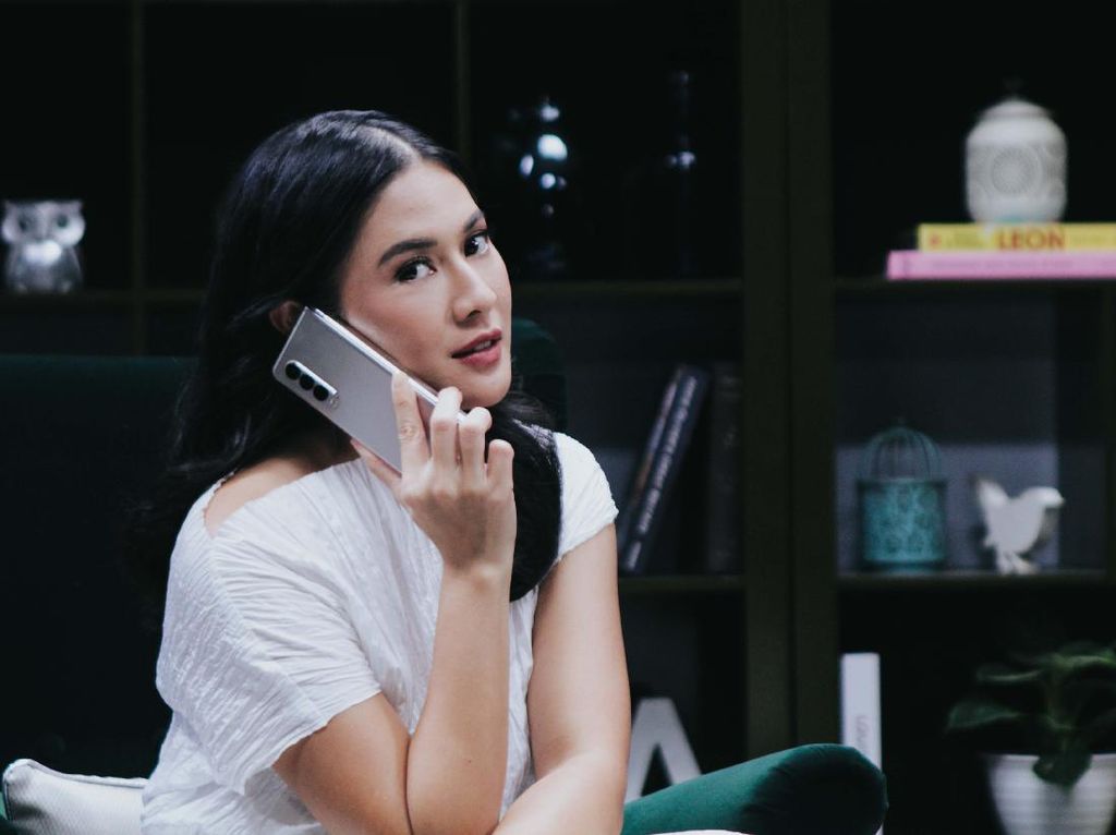 Gegara HP Ini, Dian Sastrowardoyo Tak Kangen Galaxy Note Gegara HP Ini, Dian Sastrowardoyo Tak Kangen Galaxy Note