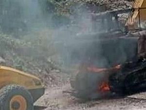 OPM Bakar Ekskavator Proyek Trans Papua di Pegunungan Bintang OPM Bakar Ekskavator Proyek Trans Papua di Pegunungan Bintang