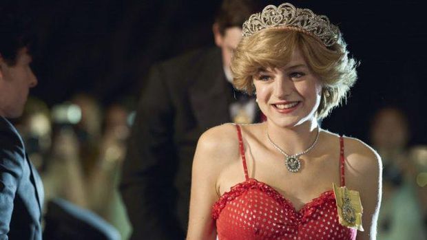 Emma Corrin sebagai Putri Diana.