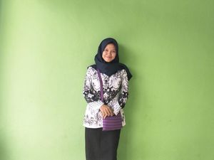 Guru Bahasa Indonesia Ini Viral Setelah Ungkap Gajinya, Bikin Netizen Sedih