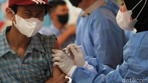 Gebyar Vaksinasi Ribuan Pelajar di Depok