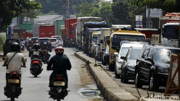 Gegara Ada Perbaikan, Jalan Narogong Bekasi Macet Parah