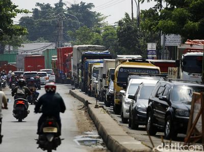 Gegara Ada Perbaikan, Jalan Narogong Bekasi Macet Parah