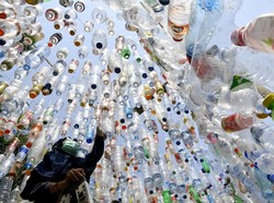 Indonesia Dinilai Masih Kekurangan Bahan Baku Sampah Plastik PET