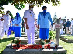 Jelang HUT TNI AL Ke-76, KSAL dan Jajaran Ziarah ke TMP Kalibata
