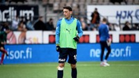 Diintip dari Instagram-nya @raffinagita1717, Raffi Ahmad, yang menjadi presiden klub RANS Cilegon, mengunggah potongan berita media Turki. Isinya terkait rumor transfer Mesut Ozil. AP/Mikko Stig