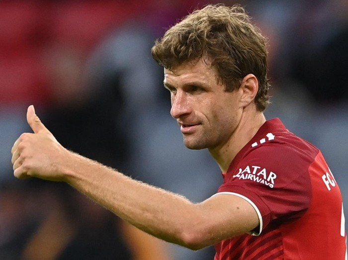 Bayern Munich's German forward Thomas Mueller reacts during the German first division Bundesliga football match between FC Bayern Munich and Hertha BSC Berlin in Munich, southern Germany, on August 28, 2021. (Photo by CHRISTOF STACHE / AFP) / DFL REGULATIONS PROHIBIT ANY USE OF PHOTOGRAPHS AS IMAGE SEQUENCES AND/OR QUASI-VIDEO