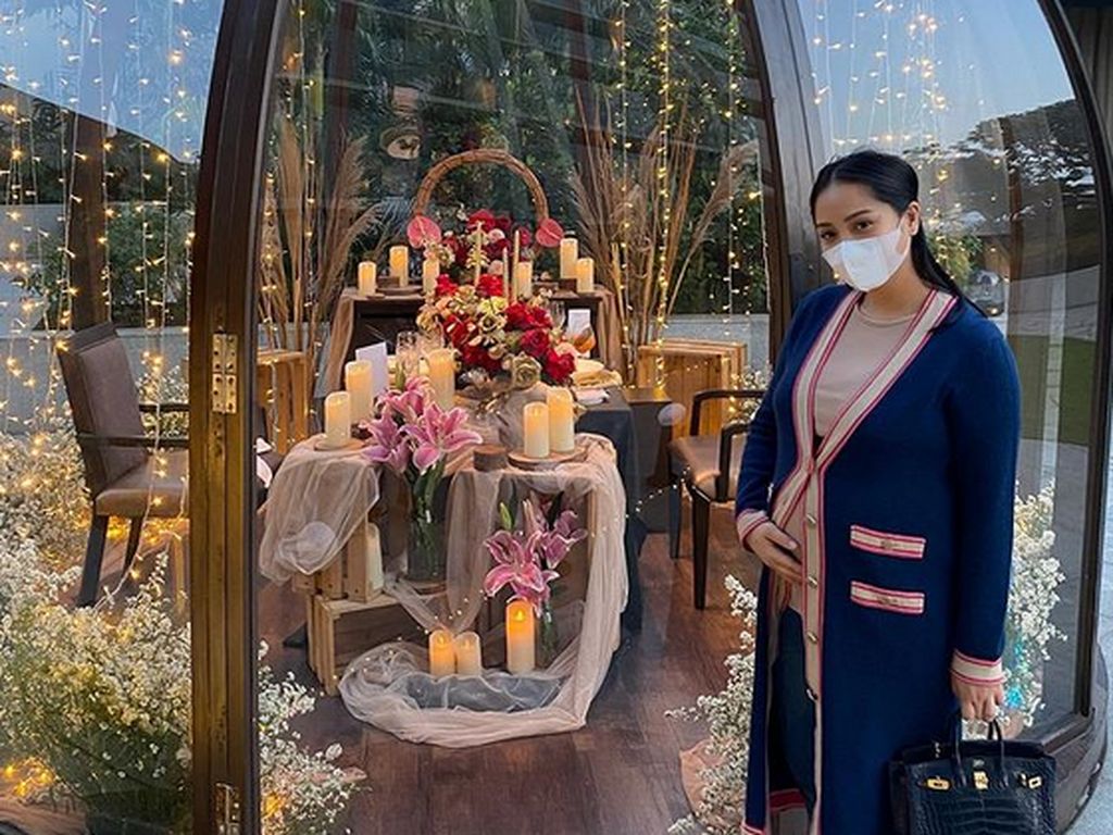 Gaya Santuy Nagita Slavina Saat Dinner Romantis, Harga Bajunya Bikin Istigfar Gaya Santuy Nagita Slavina Saat Dinner Romantis, Harga Bajunya Bikin Istigfar