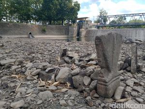 Nah Loh! Ada 2 Gundukan Mirip Makam di Anak Sungai Bengawan Solo