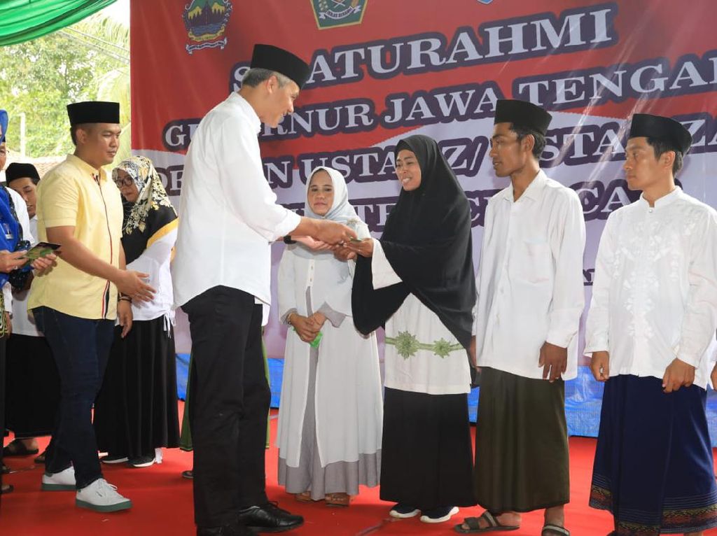 Pengajar Agama di Jateng Terima Insentif Semester I 2021 dari Pemprov Pengajar Agama di Jateng Terima Insentif Semester I 2021 dari Pemprov