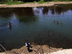 Pencemaran Parah di Bengawan Solo, Sepekan Bak Sungai Limbah Ciu