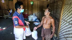 Mumet Harga Telur Anjlok Parah, Peternak Bagi-bagi Gratis