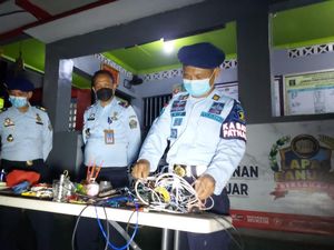 Lakukan Inspeksi, Petugas Lapas Banjar Temukan Barang Bahaya Milik Tahanan